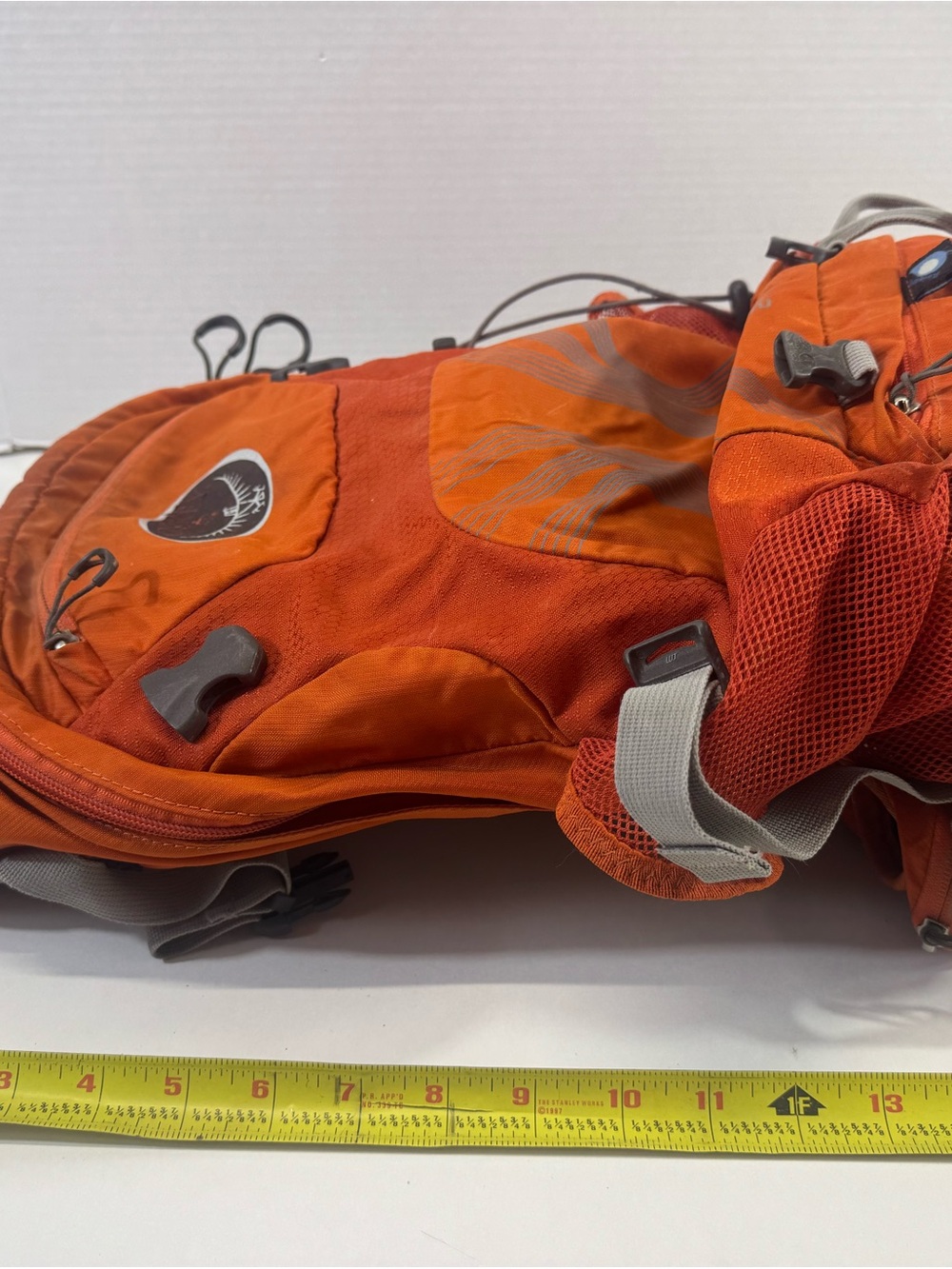 OSPREY stratos 24 hydration Orange Daypack Backpack rain fly - Picture 9 of 10